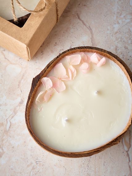 Свеча в кокосе Raspberry & vanilla, 170мл