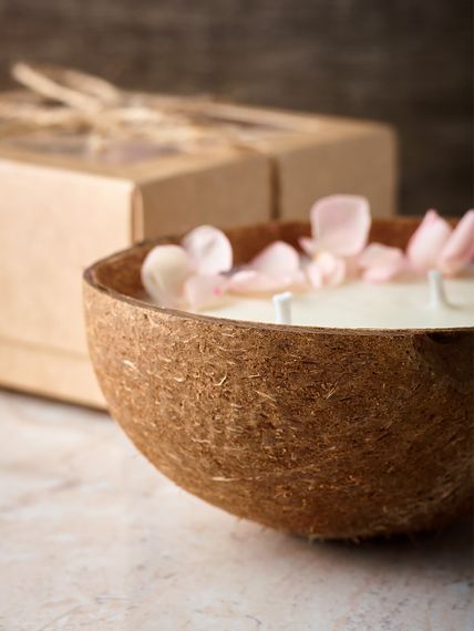 Свеча в кокосе Raspberry & vanilla, 170мл
