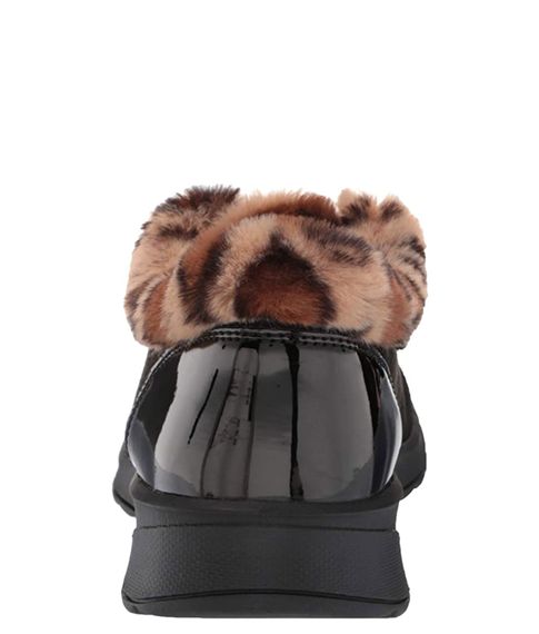 Кроссовки Bzees