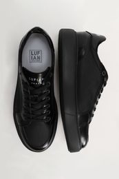 Кроссовки xarid qilish