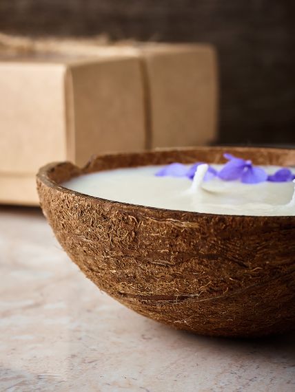 Свеча в кокосе Sea salt & orchid, 170мл