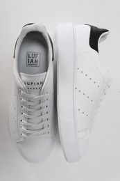 Кроссовки xarid qilish