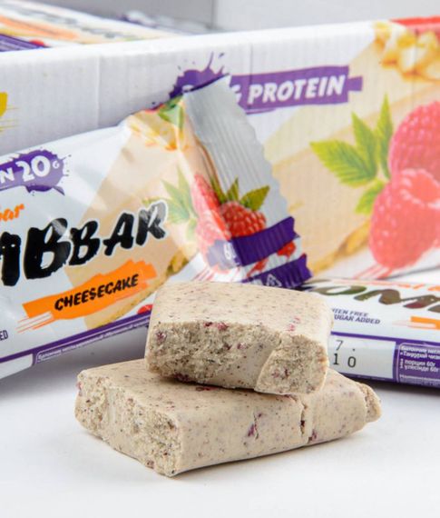 BOMBBAR протеиновый батончик 60г(малиновый чизкейк)