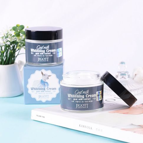 Увлажняющий крем для лица с экстрактом козьего молока JIGOTT Goat Milk Whitening Cream