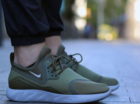 Кроссовки Nike