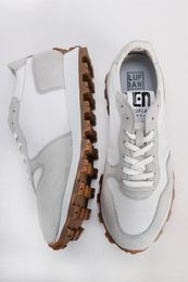 Кроссовки xarid qilish