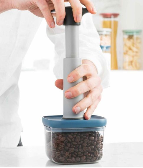 Набор вакуумных контейнеров с помпой BergHOFF Leo 4 шт