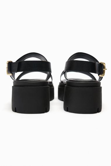 Кожаные сандалии на рифленной подошве ZARA