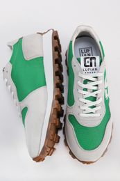 Кроссовки xarid qilish