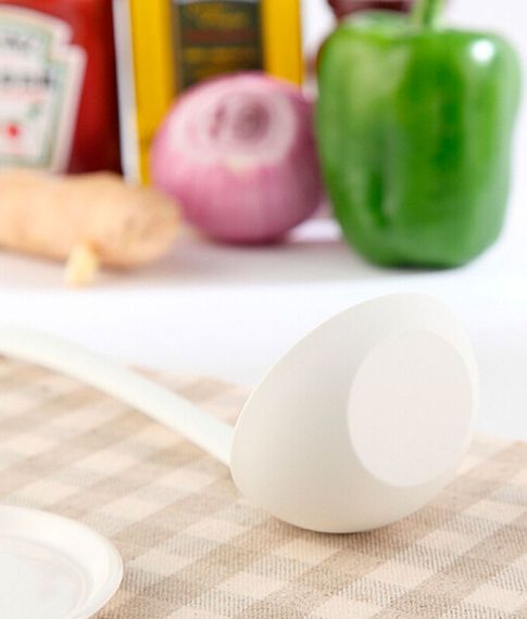 Ковш с подставкой из пищевого пластика от фирмы "ANYA"